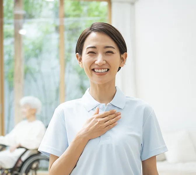 笑顔の女性のスタッフ