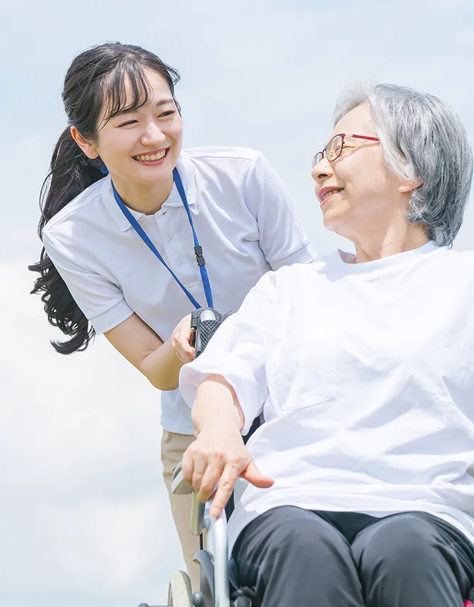 ご利用者さんとスタッフさんの散歩風景